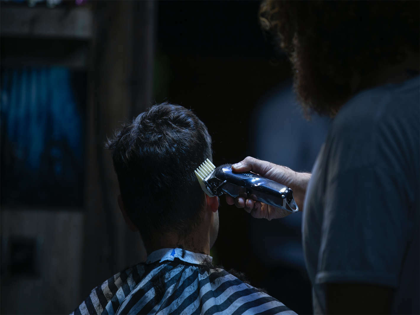 Guía Completa de Iluminación para Barberías: Kosoom, Eficiencia Energética y Más-Guía